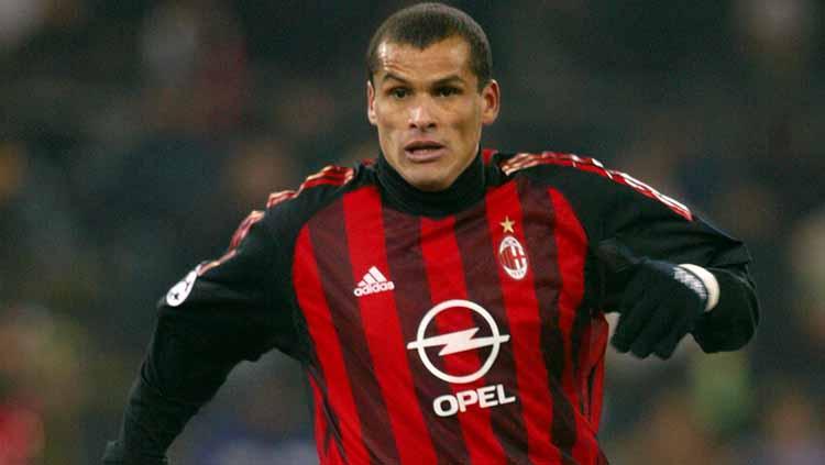 Sukses menjadi juara Piala Dunia 2002 bersama Brasil, Rivaldo justru berubah menjadi pemain terburuk Serie A Italia usai pindah ke AC Milan.