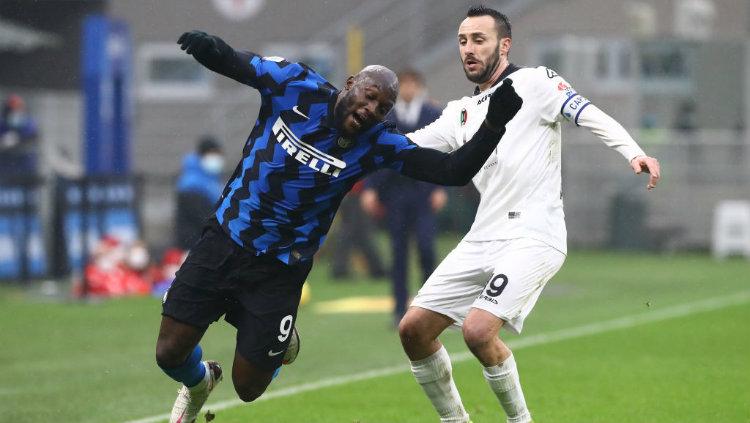 Aksi Romelu Lukaku di laga Liga Italia Inter Milan vs Spezia. Copyright: Marco Luzzani/Getty Images