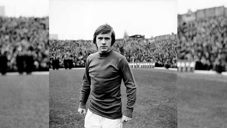 Eks pemain Manchester United, John Fitzpatrick, baru saja meninggal pada usia 74 tahun.