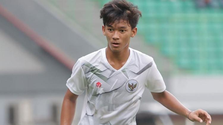 Pemain Bhayangkara FC U-16, Frezy Al-Hudaifi saat menimba ilmu bareng Garuda Select. - INDOSPORT