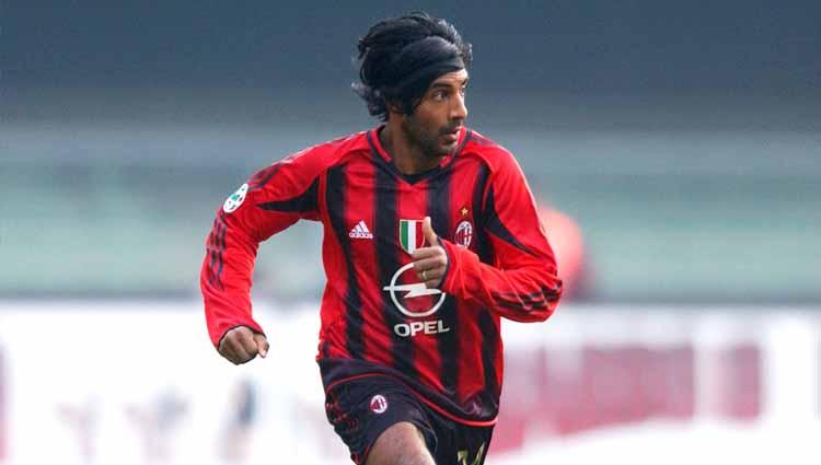 Vikash Dhorasoo saat masih di AC Milan. Foto: Etsuo Hara/Getty Images.
