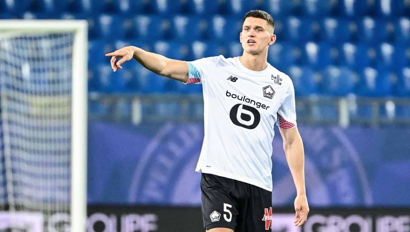 Sven Botman saat masih berseragam Lille, yang mana gagal didatangkan AC Miln di bursa transfer kali ini. Foto: Alexandre Dimou/Icon Sport via Getty Images.