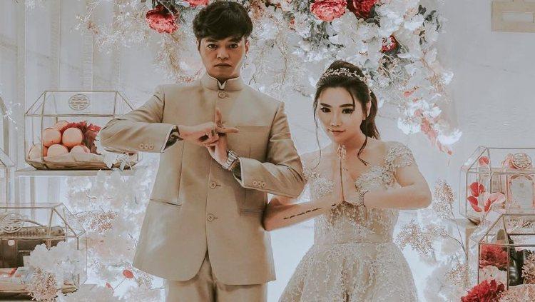 Reza Arap dan Wendy Walters di acara sangjit. - INDOSPORT