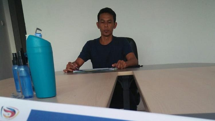 Legenda timnas Indonesia, Mahyadi Panggabean, saat melamar menjadi pelatih klub Liga 3, PS Palembang.