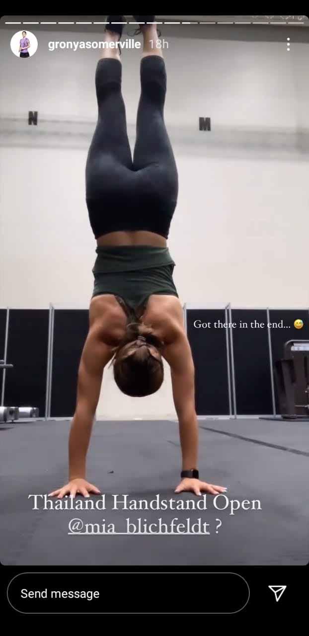 Adu Pose Yoga Gronya Somerville dan Mia Blichfeldt Copyright: Instastory@gronyasomerville