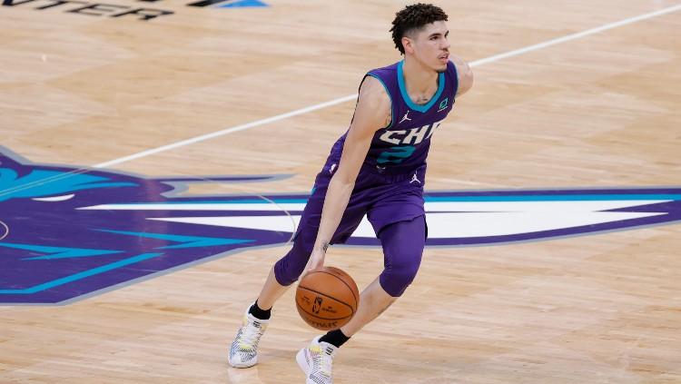 LaMelo Ball, pemain Charlotte Hornets dalam laga NBA melawan Atlanta Hawks, Minggu (10/01/21).