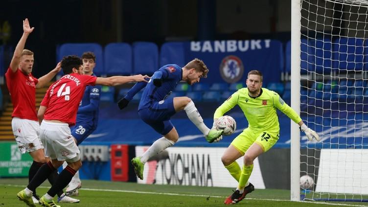 Timo Werner saat mencetak gol kedua bagi Chelsea ke gawang Morecambe.
