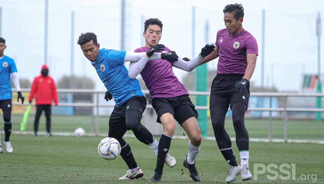 Laga internal game kedua Timnas Indonesia U-19 di Complex Esportiu Futbol Salou, Spanyol, Minggu (10/01/21).