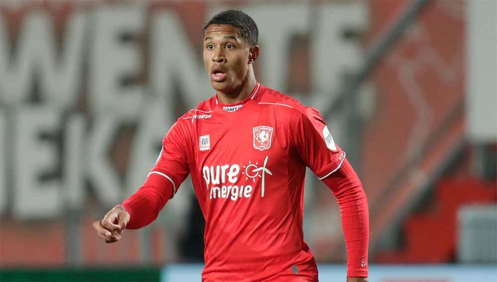 Pemain keturunanan Indonesia, Jayden Oosterwolde mencetak gol ciamik dalam gelaran Liga Italia (Serie B).