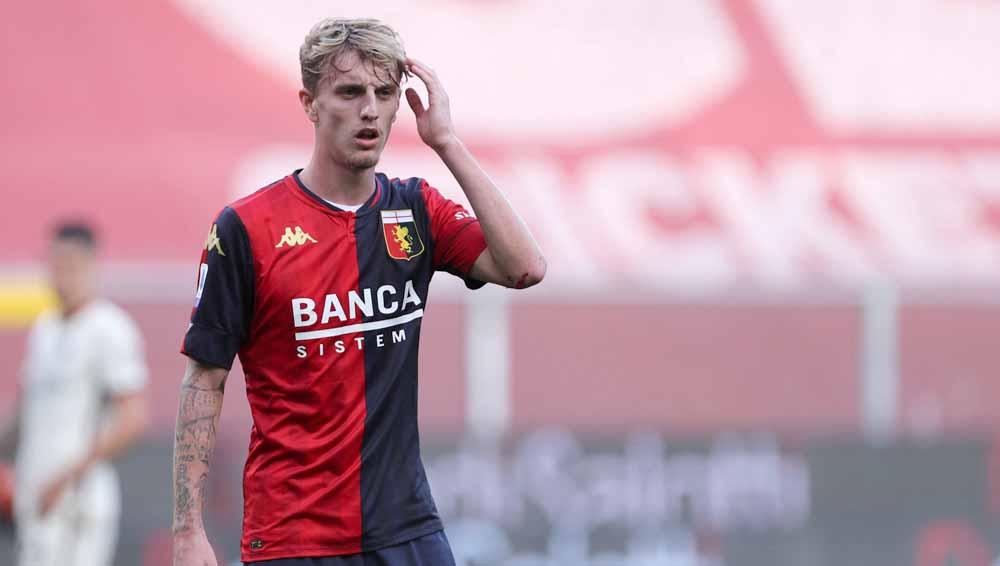Pemain Juventus, Nicolo Rovella, saat masih berseragam Genoa. Foto: Marco Canoniero/LightRocket via Getty Images.