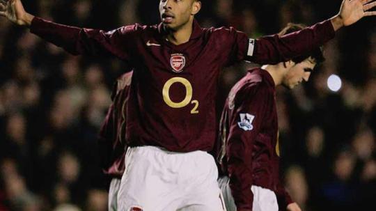 Momen Thierry Henry mencetak gol ke-150 untuk Arsenal dalam pertandingan Liga Inggris kontra Middlesbrough, 14 Januari 2006.