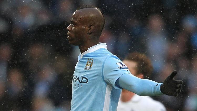 Selebrasi Mario Balotelli usai mencetak gol kemenangan Manchester City dalam pertandingan Liga Inggris kontra Tottenham Hotspur, 22 Januari 2012.