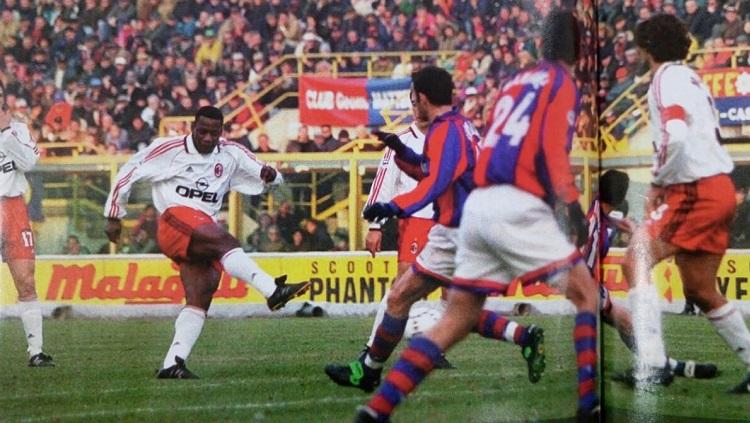 Momen dramatis dalam pertandingan Serie A Italia antara Bologna vs AC Milan, 24 Januari 1999.