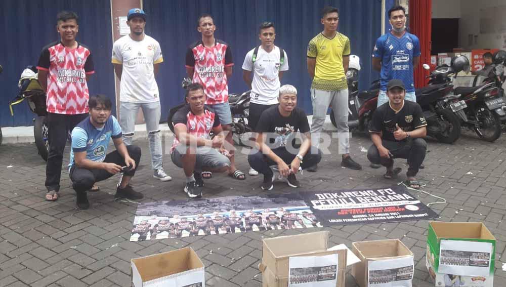 Dokjreng FC menggalang dana bantuan bencana ke jalan.