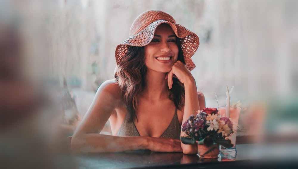 Sophia Latjuba Beberkan Alasan Gerak Lemah Gemulai Saat Yoga Indosport