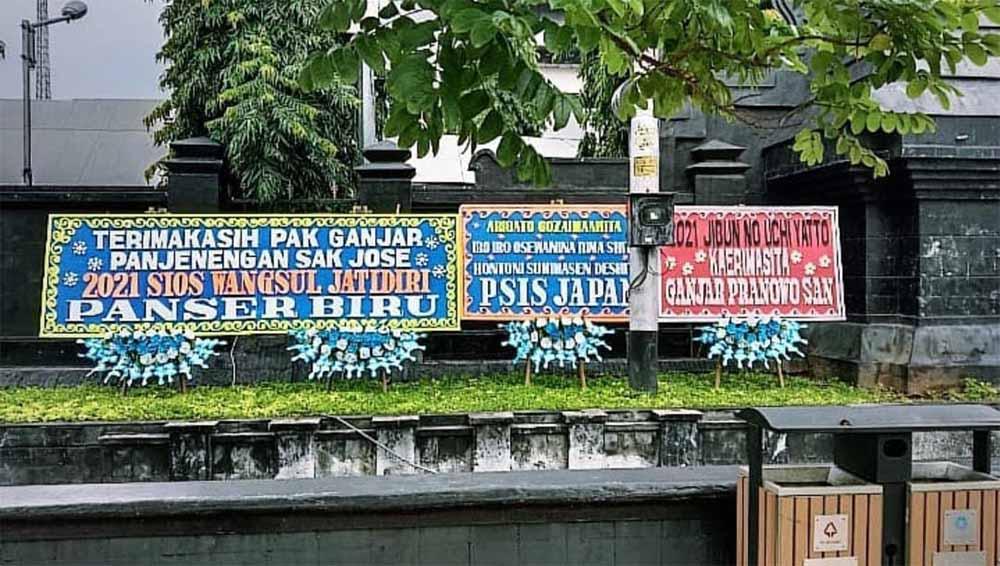 Karangan Bunga yang dikirimkan Panser Biru pada Senin (25/01/21).