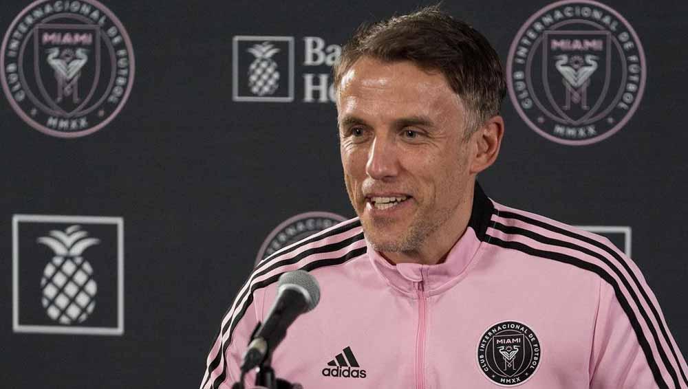 Phil Neville saat diresmikan jadi pelatih Inter Miami, klub MLSmilik David Beckham.