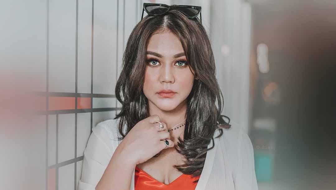 Aktris dan bintang film Indonesia, Sissy Priscillia.