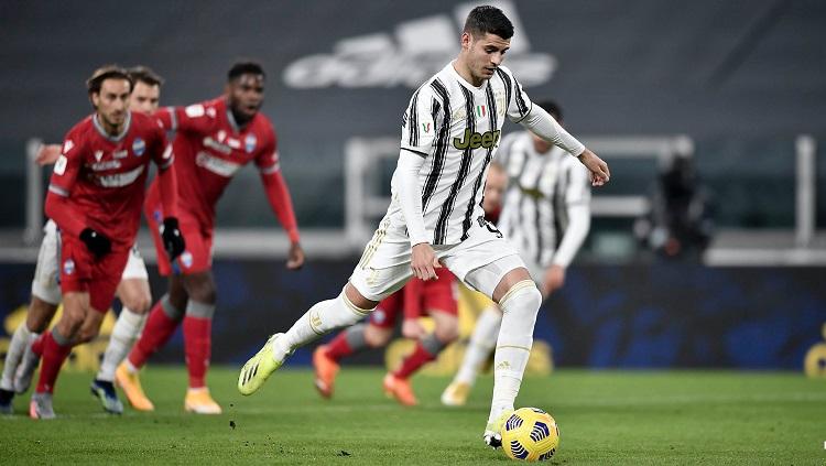 Alvaro Morata mencetak gol lewat penalti di laga Coppa Italia antara Juventus vs SPAL Copyright: Twitter @juventusfcen
