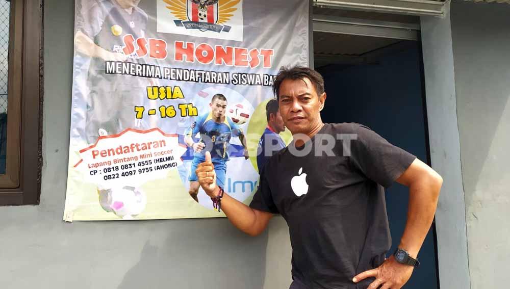 Mantan bek timnas dan beberapa klub Indonesia, Sonny Kurniawan, saat ditemui di Bintang Sport Mini Soccer, Jalan Kebon Kopi, Kota Cimahi, Bandung. Selasa (02/02/2021).