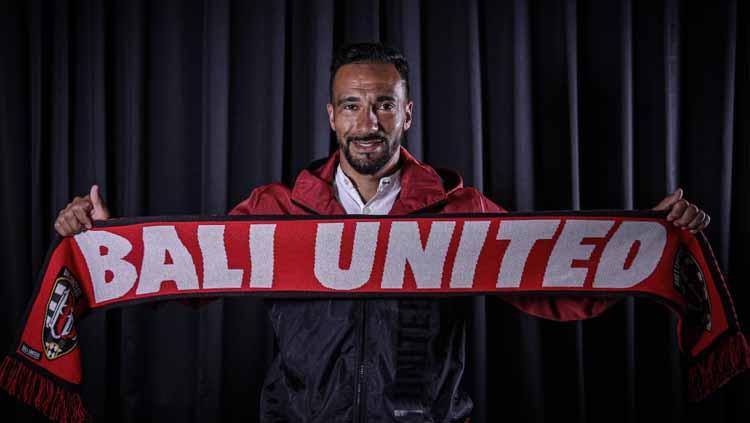 Gelandang asal Brasil, Diego Assis.