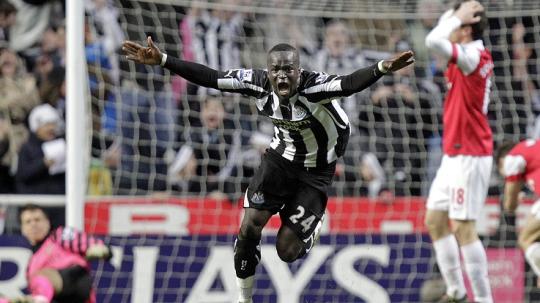 Ekspresi gelandang Newcastle United, Cheick Tiote, usai mencetak gol penyeimbang dalam pertandingan Liga Inggris kontra Arsenal, 5 Februari 2011.