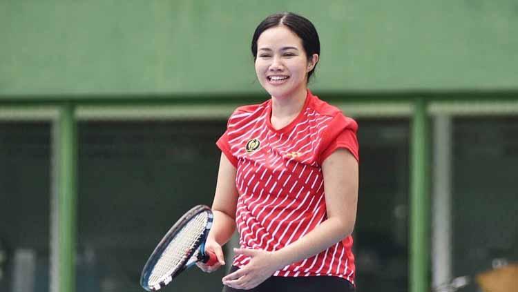 Indosport - Penyanyi Yura Yunita rutin menjaga stamina tubuh dengan berolahraga, dari lari hingga tenis.