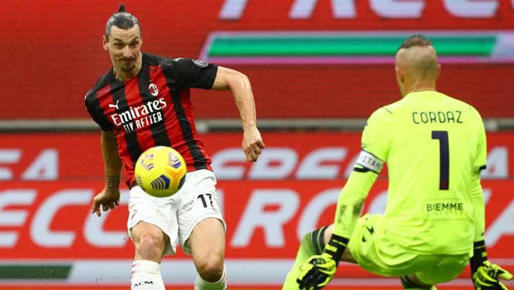 Aksi Zlatan Ibrahimovic di laga Liga Italia AC Milan vs Crutone.