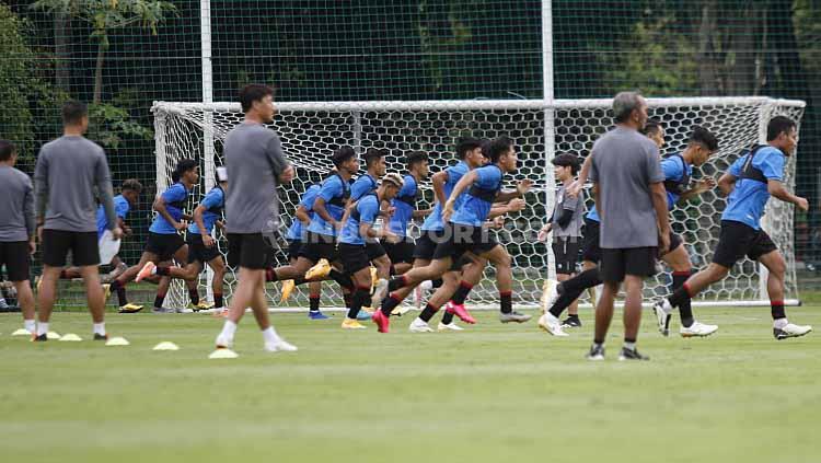 Pemusatan Latihan Timnas Indonesia proyeksi SEA Games 2021 Vietnam hari kedua di Lapangan G Senayan, Jakarta, Rabu (10/02/21) sore.
