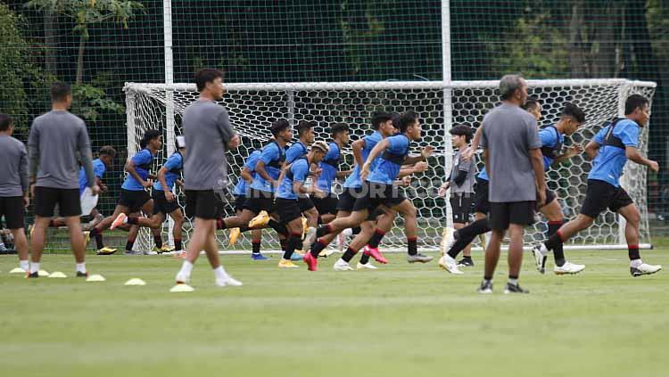 36 pemain dipanggil ikut seleksi gelombang pertama TC Timnas Indonesia U-18 di Stadion Madya, Jakarta. - INDOSPORT