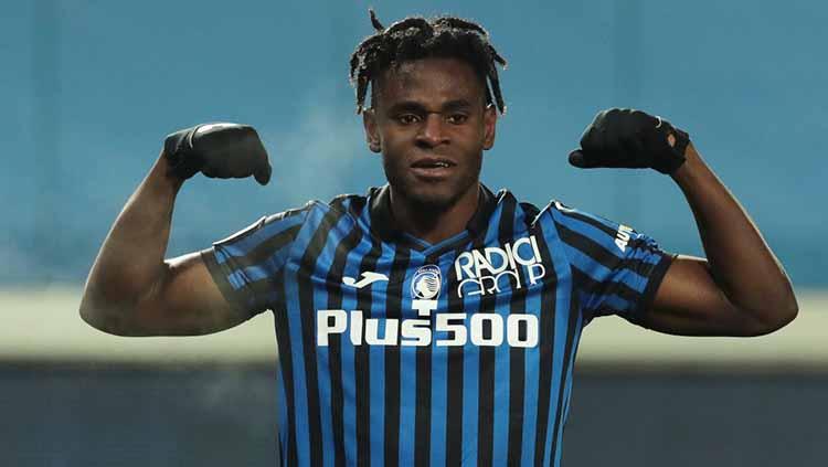 Selebrasi gol Duvan Zapata di laga Atalanta vs Napoli. Copyright: Emilio Andreoli/Getty Images