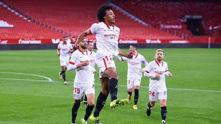 Chelsea membidik Jules Kounde dari Sevilla guna memperkokoh lini belakang. Berikut 3 pemain yang bakal tergusur jika bintang muda Prancis itu datang.