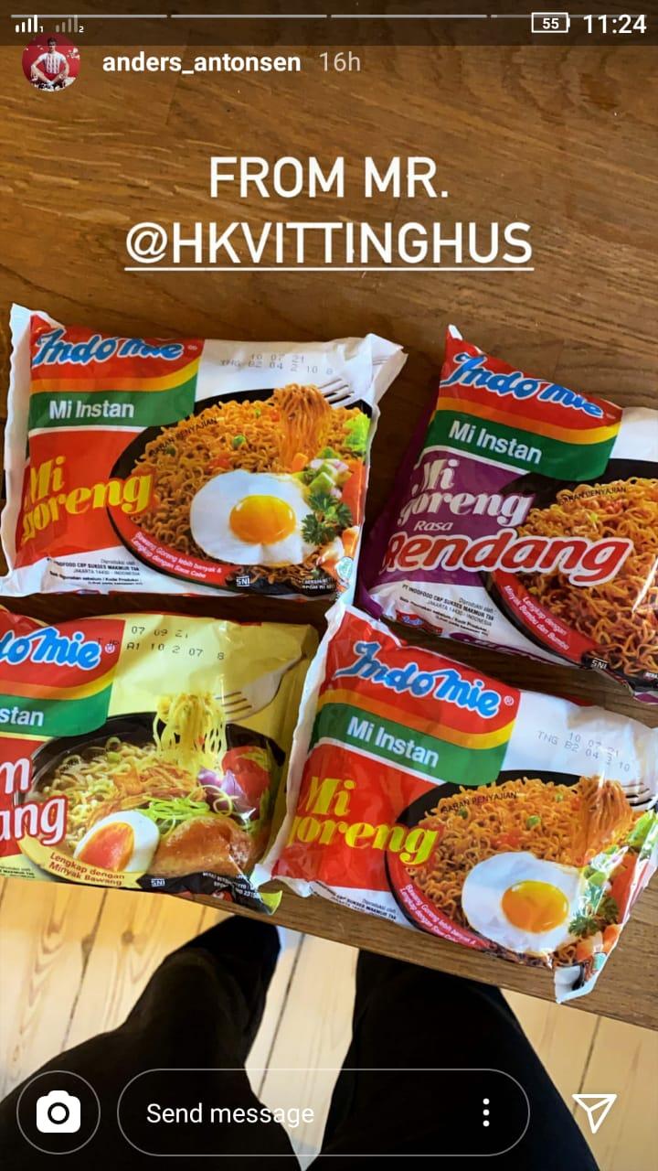 Antonsen Ikut Nyobain Indomie Copyright: Instagram story/@anders_antonsen
