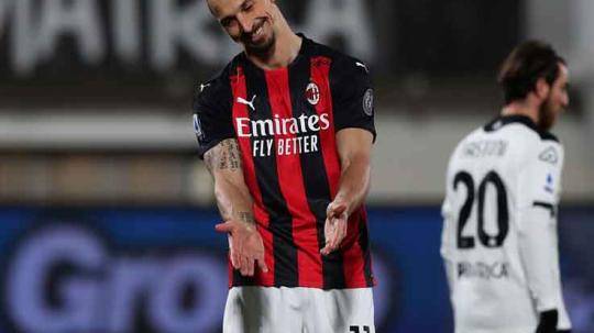 Melihat tiga rekor yang bisa dipecahkan Zlatan Ibrahimovic andai sang pemain bertahan di klub AC Milan hingga musim depan berakhir. Apa sajakah itu?