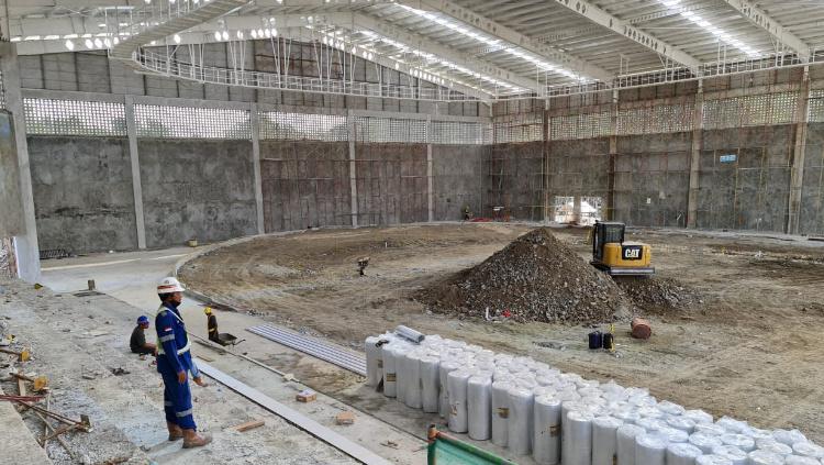 Nampak dalam venue sepatu roda PON XX Papua yang sedang dibangun.