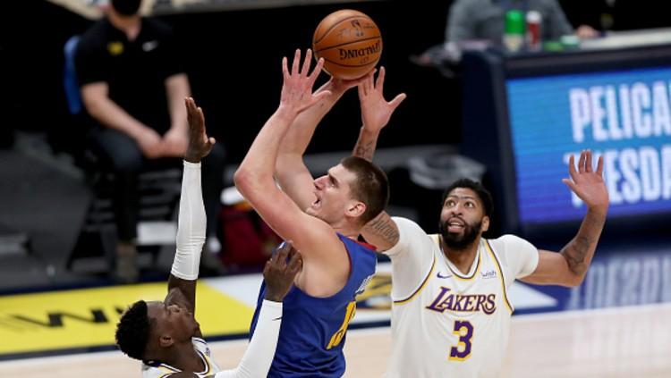 Denver Nuggets mampu meraih kemenangan di game pertama final Wilayah Barat (Western Conference) NBA 2022-2023 usai melumat Los Angeles Lakers, Rabu (17/05/23) WIB.