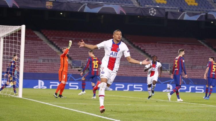 Kylian Mbappe merayakan gol penyama kedudukan dalam pertandingan Barcelona vs PSG Copyright: Twitter @PSG_English