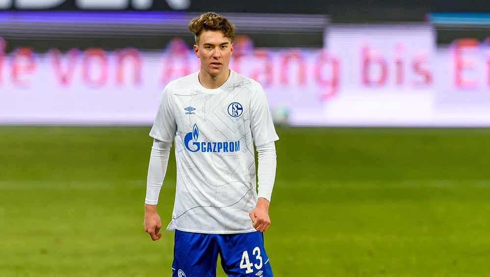 Manchester United dan Liverpool berebut penyerang muda Schalke, Matthew Hoppe. Siapa sebenarnya bintang 19 tahun asal Amerika Serikat ini?