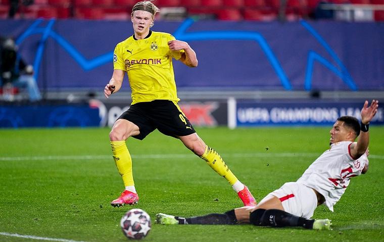 Aksi striker Borussia Dortmund, Erling Haaland, dalam pertandingan Liga Champions kontra Sevilla, Rabu (17/2/21). Copyright: UEFA Champions League