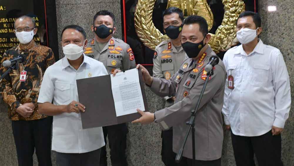 Pertemuan Menteri Pemuda dan Olahraga Republik Indonesia (Menpora RI) Zainudin Amali dengan Kapolri Komjen Pol Listyo Sigit Prabowo terkait izin turnamen pra musim Piala Menpora 2021.