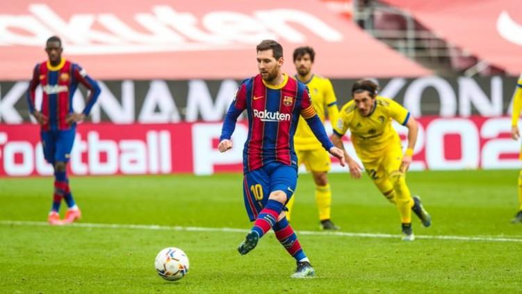 Aksi Lionel Messi dalam laga Barcelona vs Cadiz Copyright: Twitter @FCBarcelona