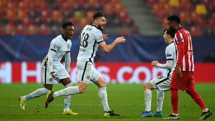 Striker Chelsea, Olivier Giroud, mencetak gol ke gawang Atletico Madrid dalam pertandingan Liga Champions, Selasa (23/2/21).