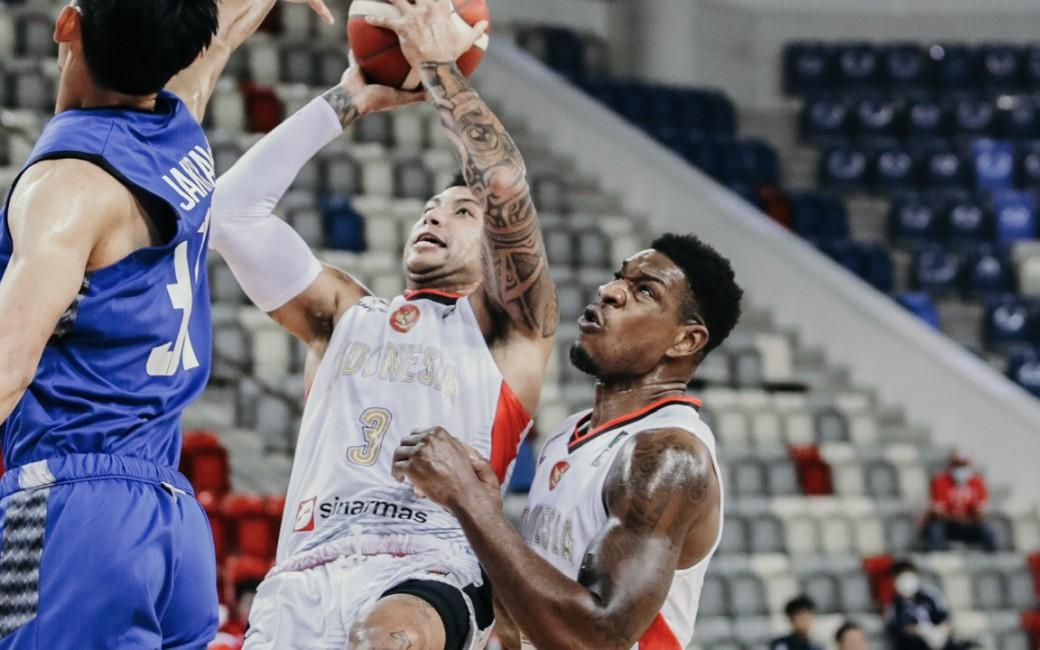 Pemain naturalisasi, Lester Prosper bantu timnas basket Indonesia taklukkan tim papan atas Australia saat pemusatan latihan jelang SEA Games 2023.