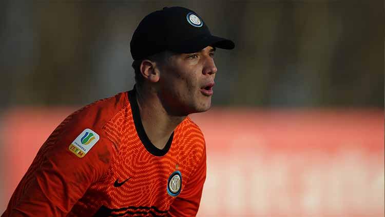 Filip Stankovic, kiper muda milik Inter Milan yang juga putra Dejan Stankovic, sedang jadi sorotan usai kedapatan menghina AC Milan di akun media sosialnya.