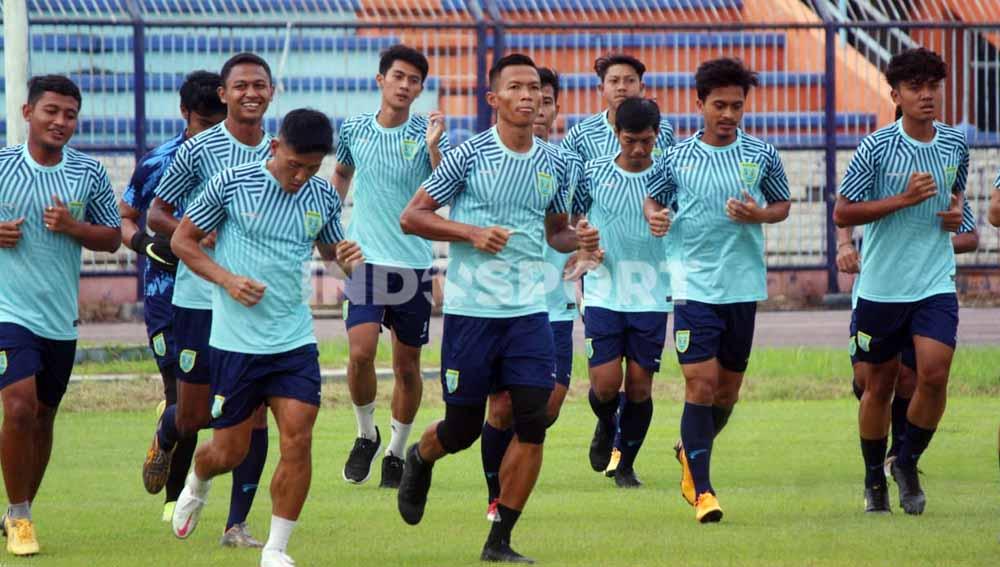 Pemain Persela Hadir di latihan perdana yang berlangsung di Stadion Surajaya, Lamongan.