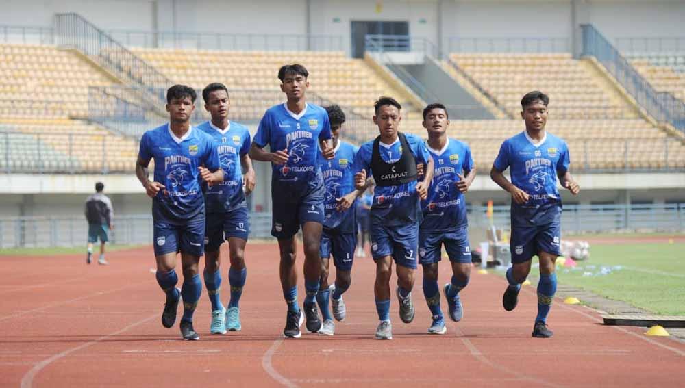 Pemain Persib Bandung saat menjalani latihan.