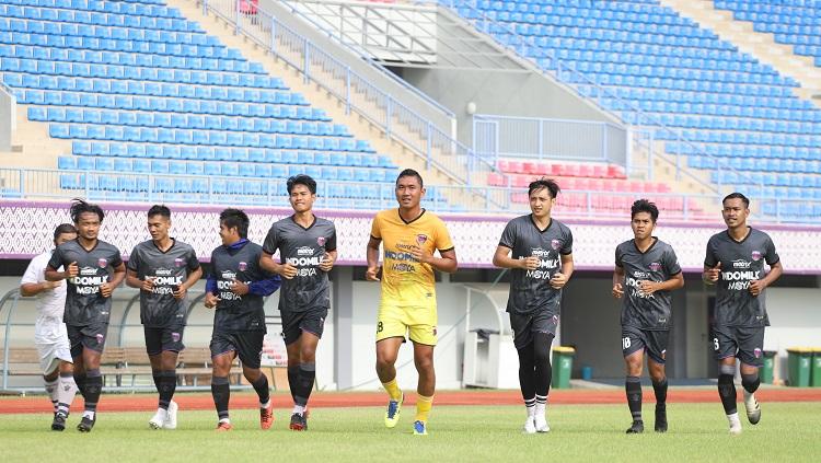 Suasana latihan perdana Persita Tangerang sebagai persiapan Piala menpora 2021, Rabu (03/03/21).