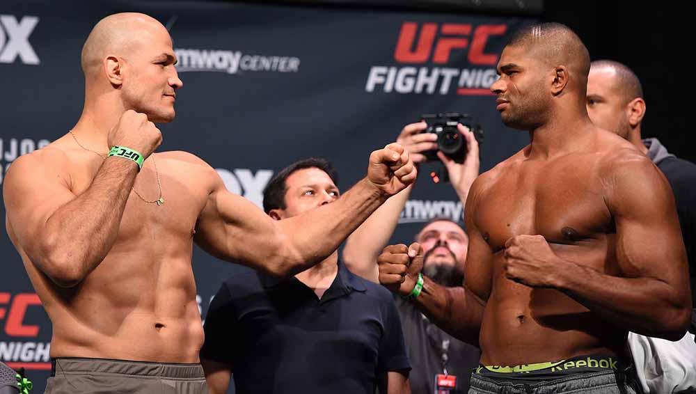 Junior dos Santos dan Alistair Overeem resmi di pecat dari UFC. - INDOSPORT