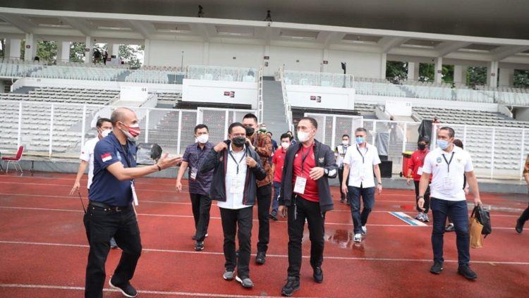 Menpora Zainudin Amali dan Ketum PSSI M Iriawan, memantau venue Timnas Indonesia vs Tira-Persikabo. Copyright: Kemenpora