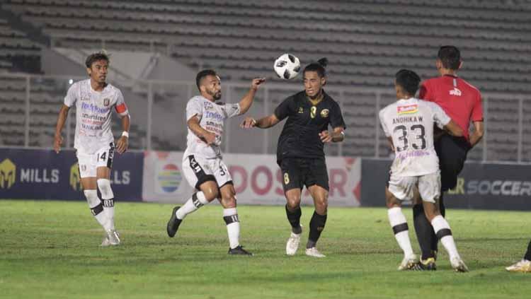 Pertandingan uji coba timnas Indonesia U-23 vs Bali United di Stadion Madya Senayan, Minggu (7/3/21).